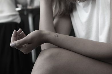 Kleines Herz Tattoo als Zeichen für Selbstliebe