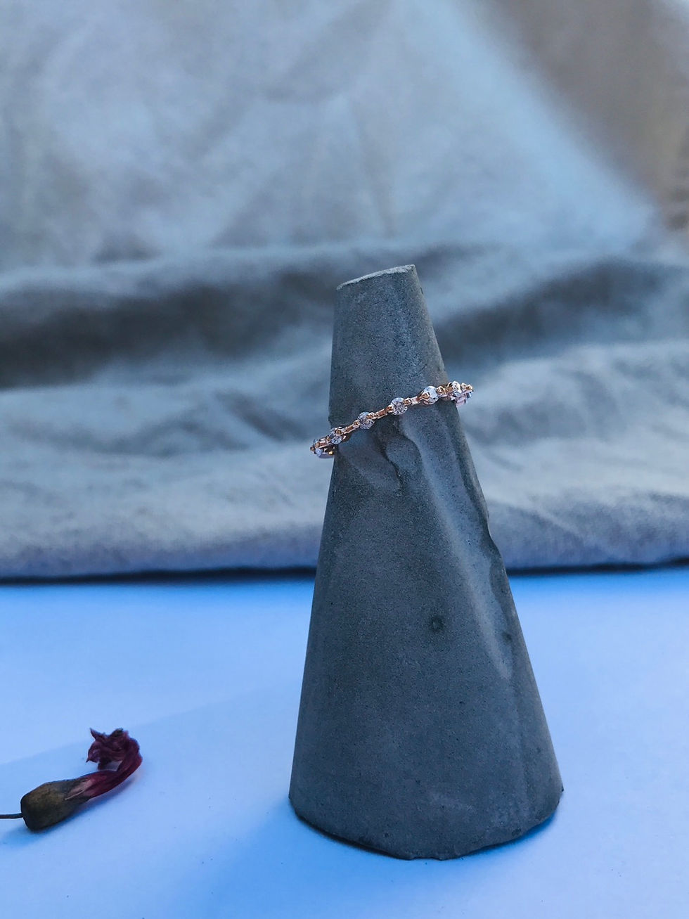 Miniatura: Anillo Medio Sin Fin de Oro 18k. Diseño Lisboa