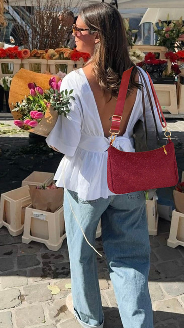 Look casual chic avec un sac coloré