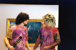 Tiny Gilliatt-Brow in „Halb auf dem Baum