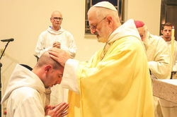 Imposição das mãos 3.jpeg