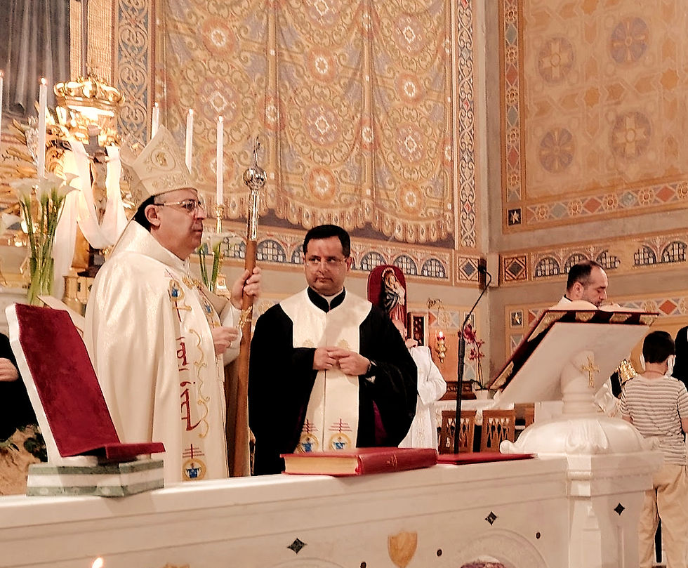 Sua Eccellenza Reverendissimo Mons. Youhanna Rafic Warcha celebra la Messa alla chiesa di San Marun, Concelebravano Monsignor Joseph Sfeir e Padre Antonio Douaihy