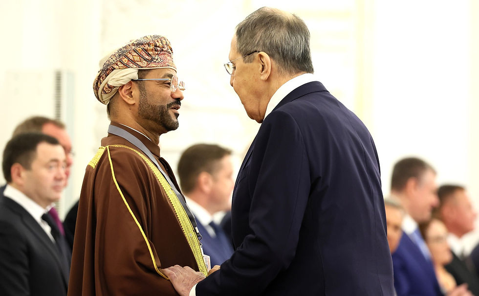 Al Cremlino, durante la vista di Sato del 22 aprile 2025, il Ministro degli Esteri Lavrov con l'omologo omanita omanita Badr Albusaidi,