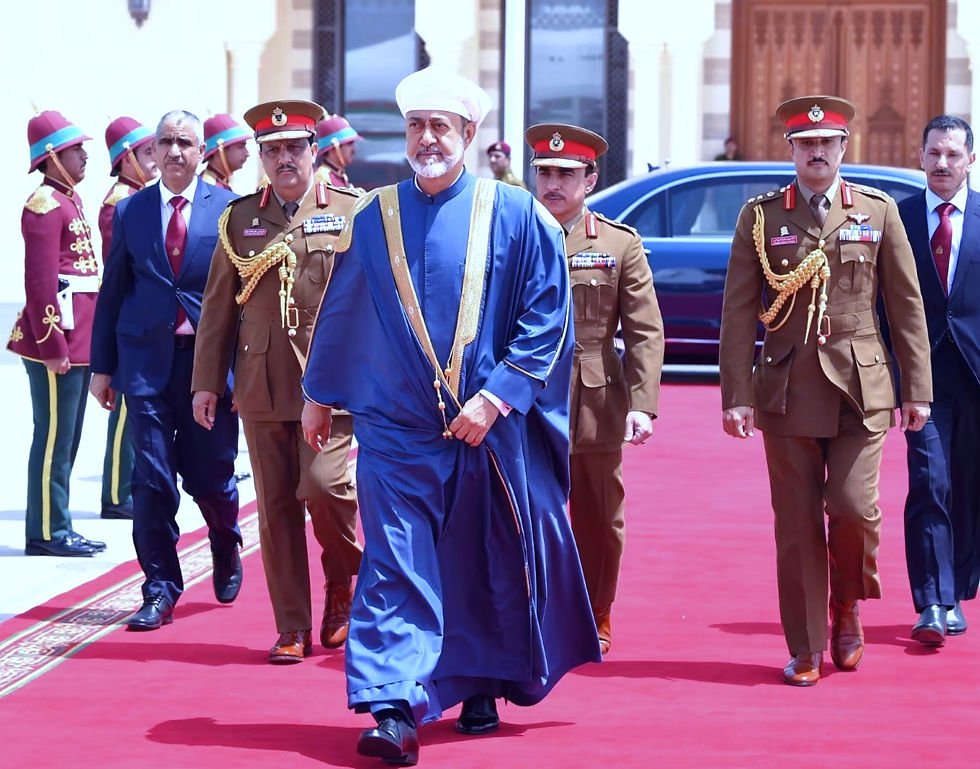 Il sultano dell'Oman Haytham bin Ṭāriq bin Taymūr Āl Saʿīd arriva a Teheran per una visita ufficiale di due giorni