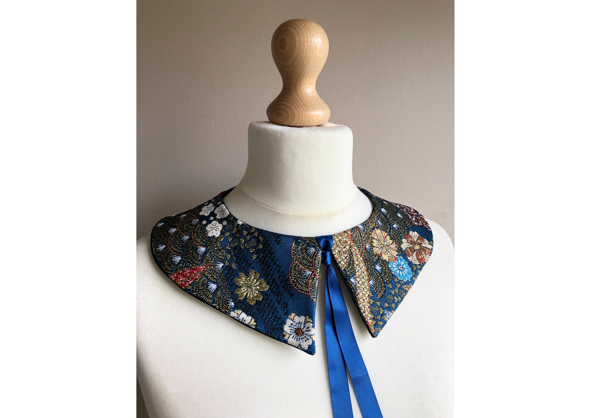 Grand col Claudine amovible tissu jacquard bleu Myna