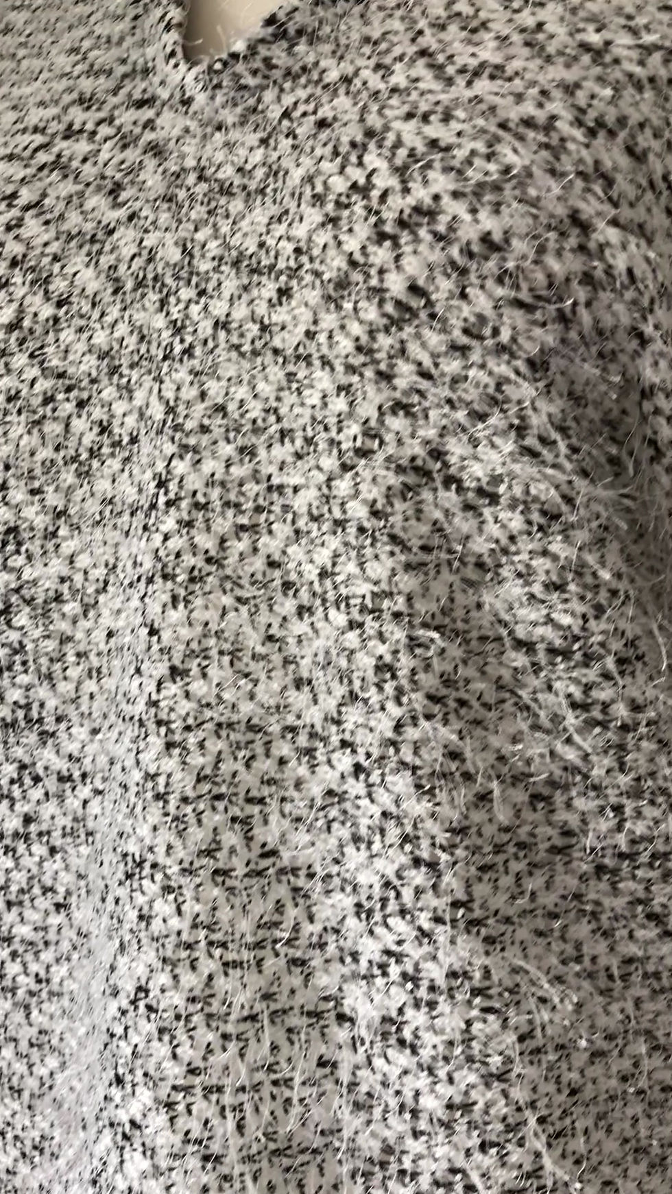 Miniature : Pull long maille fine ajourée col V PAOLA