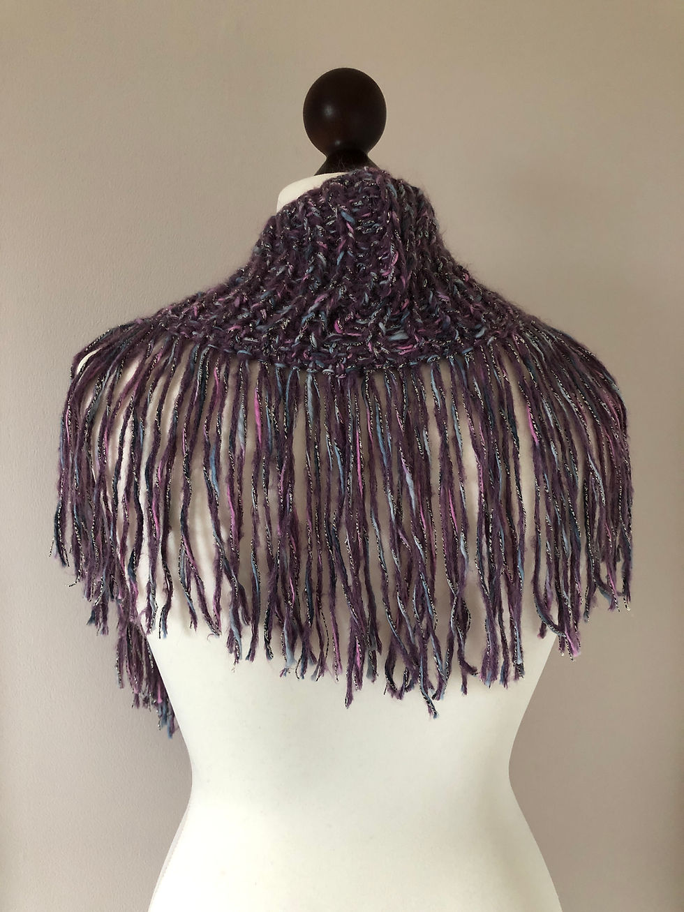 Miniature : Echarpe snood plastron à franges fait main mauve clair ISAS