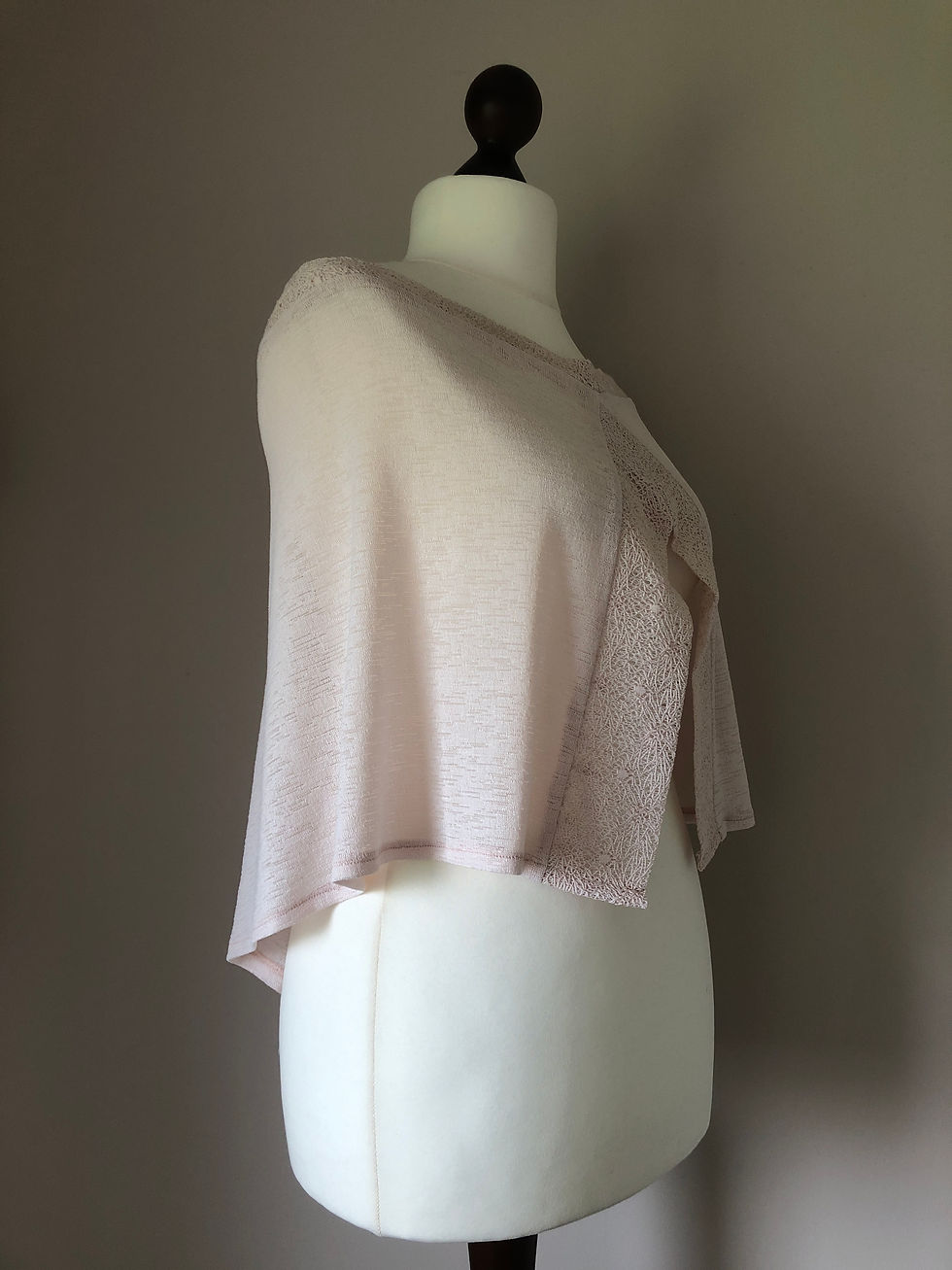 Miniature : Poncho d'été femme mailles et guipure rose poudré IRYNA
