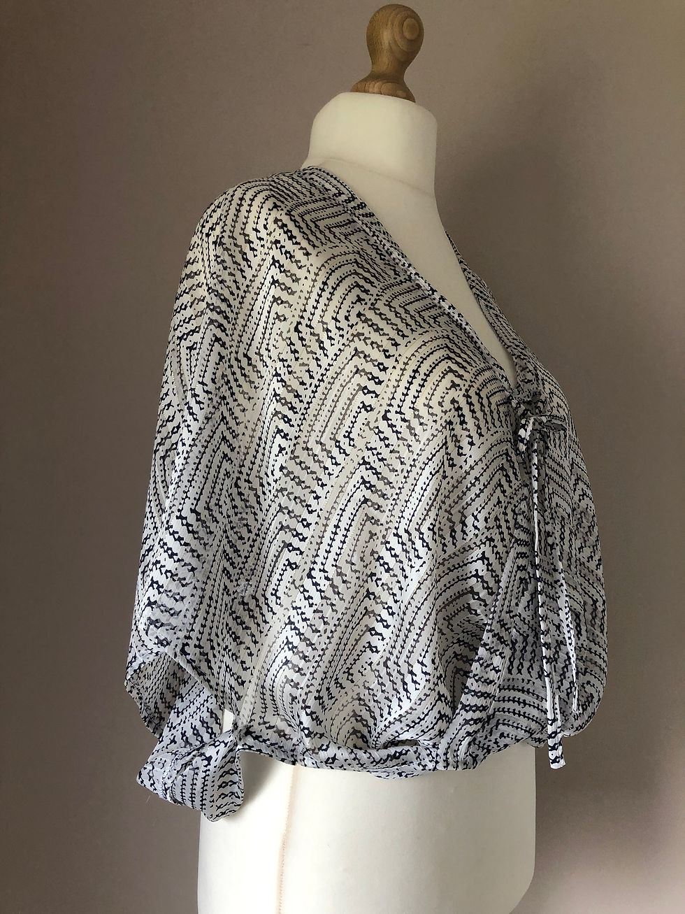 Miniature : Tunique blouse femme en mousseline blanc bleu marine  SHAINO