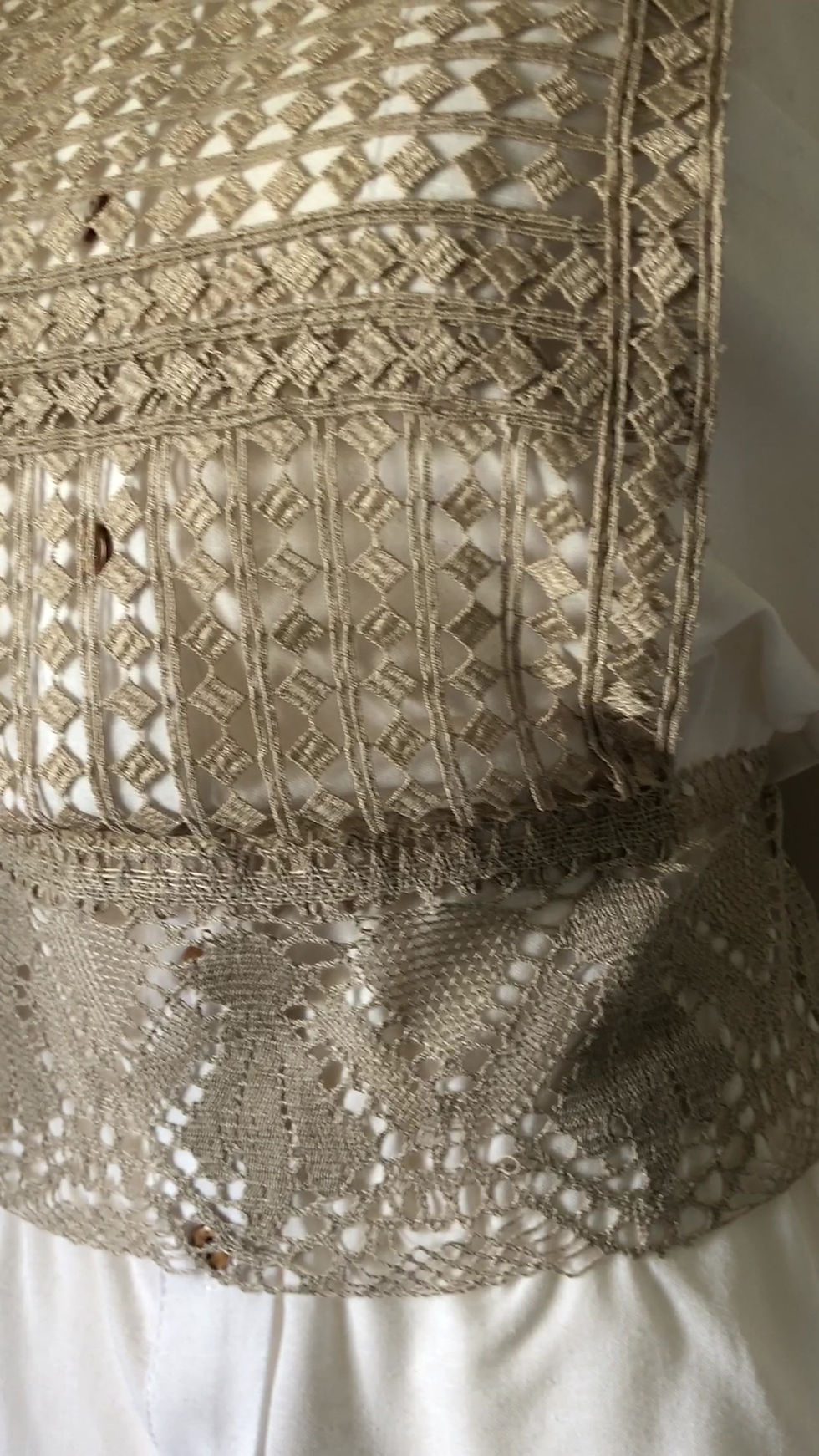 Miniature : Haut tablier plastron dentelle beige sable AGAH