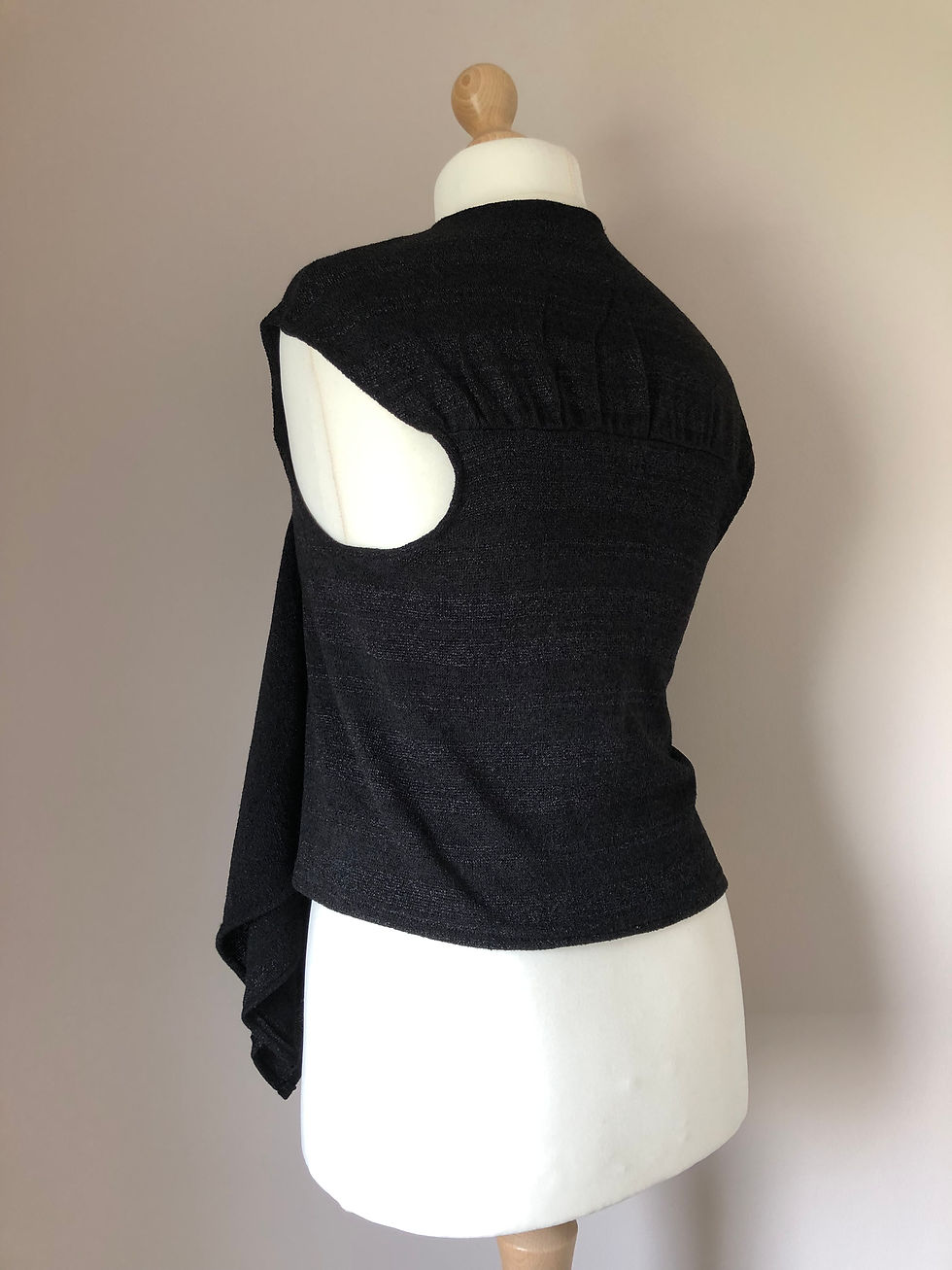 Miniature : Pull rétro chic mailles fines noire irisée TS/M  ADRYKA