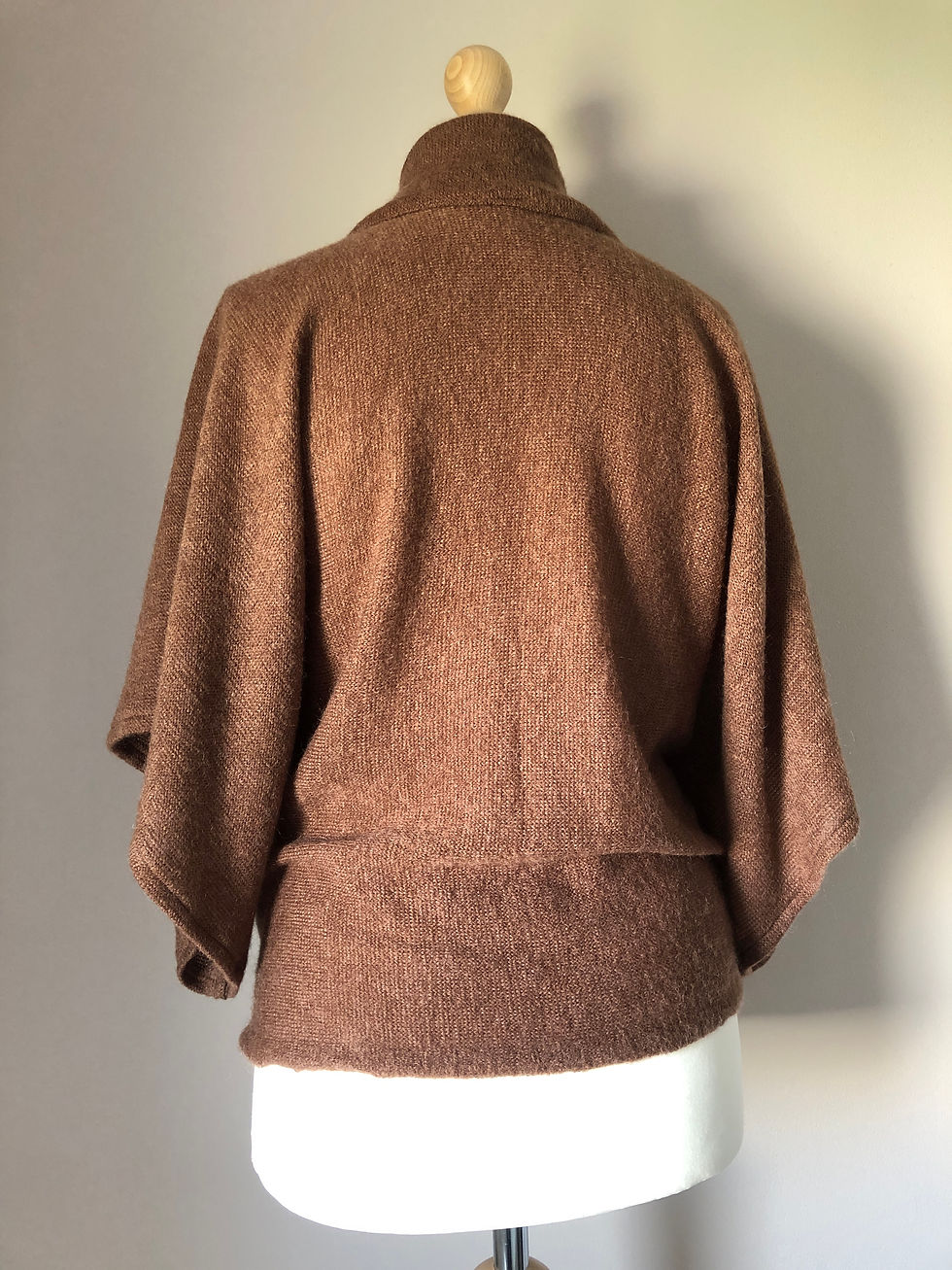 Miniature : Pull croisé drapé femme en maille coloris noisette NAYNA