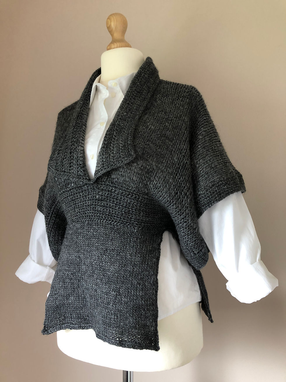 Miniature : Pull bohème manches courtes fait main gris chiné YOALA