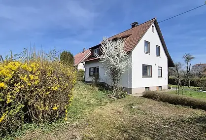 Einfamilienhaus mit Grund_.webp