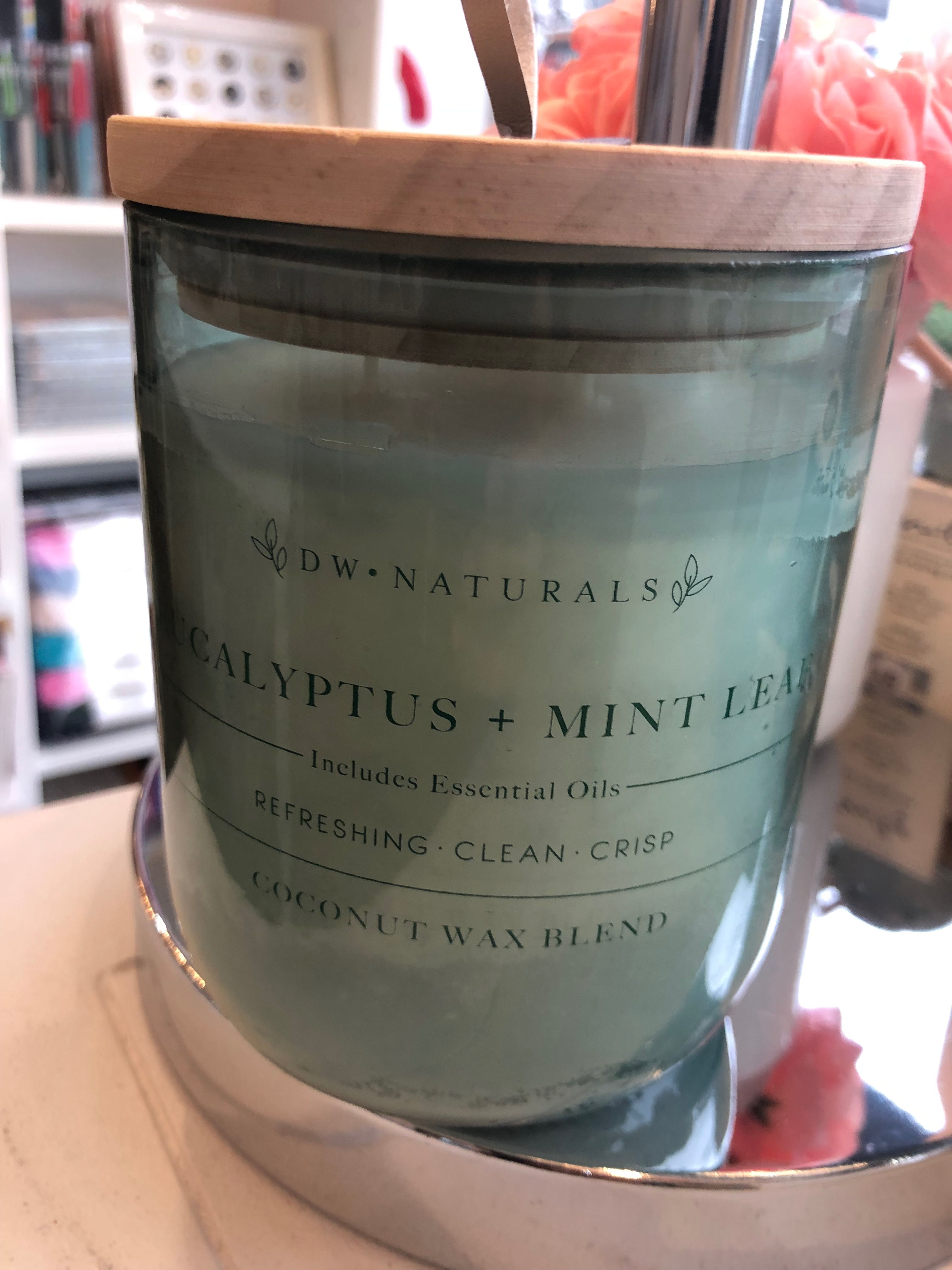 DW Home Eucalyptus & Mint leaf coconut wax candle