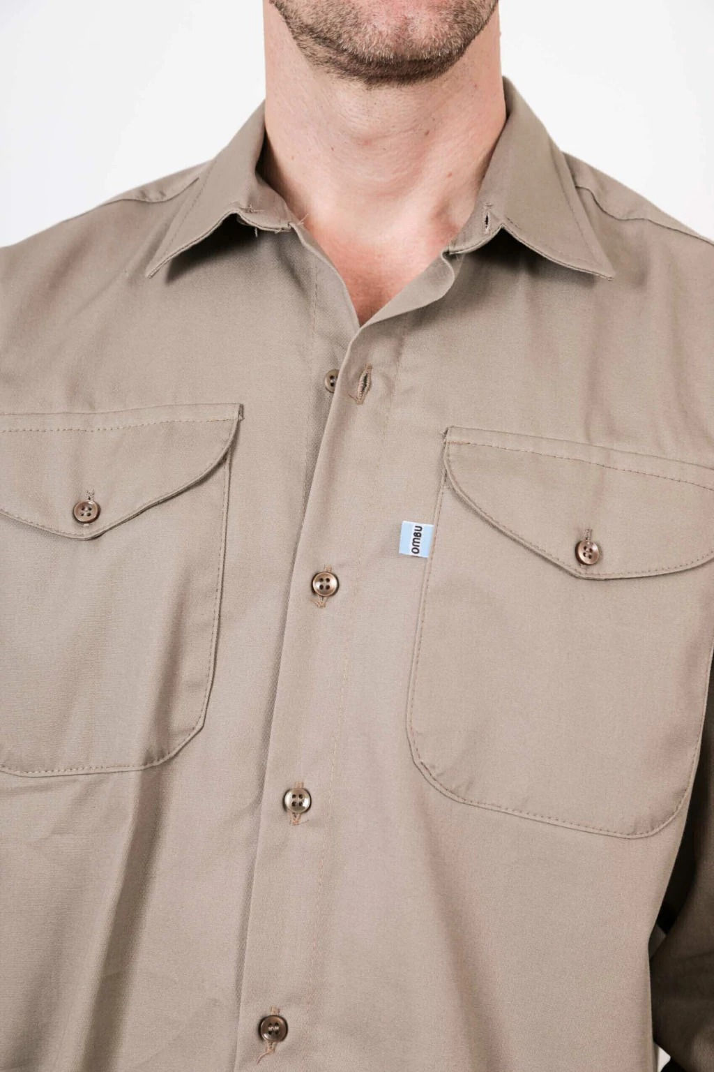 CAMISA DE GRAFA BEIGE ( MARCA OMBU )