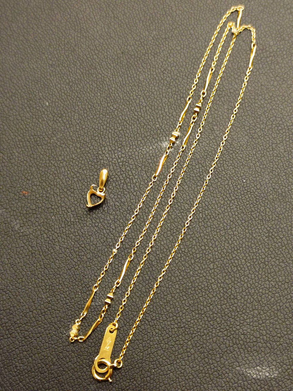 石の取れたネックレス