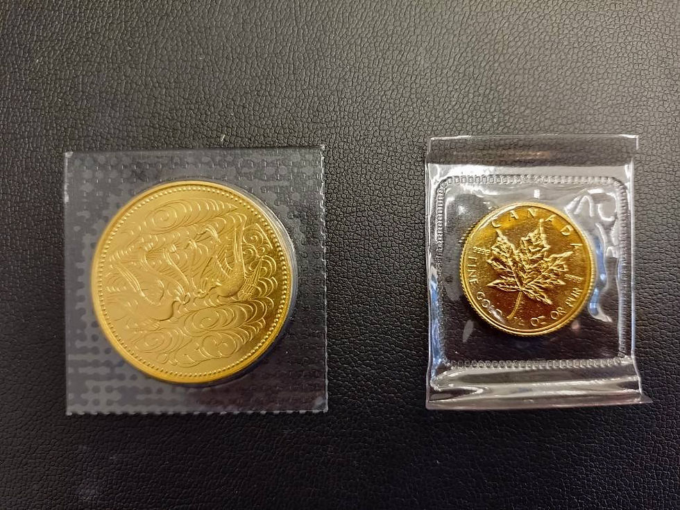 10万円金貨とカナダメープルコイン金貨