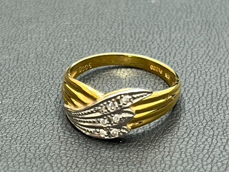 金プラチナコンビメレダイヤ付きリング