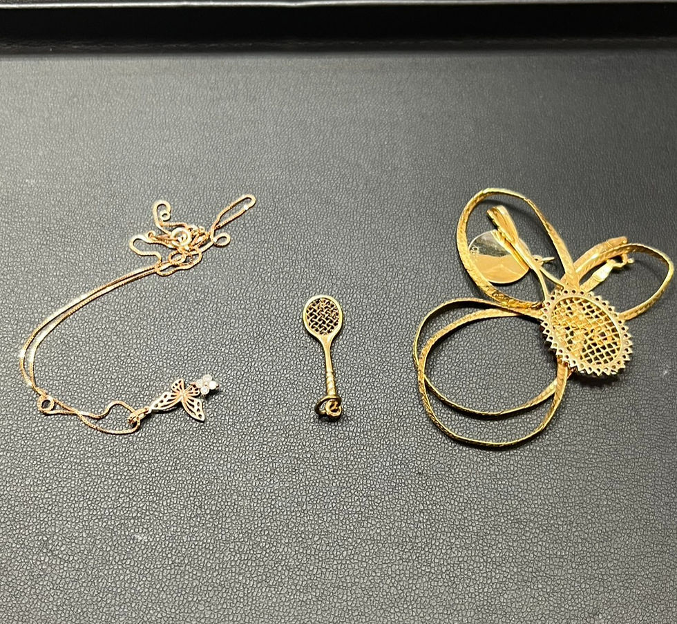 金ネックレスとペンダントトップ