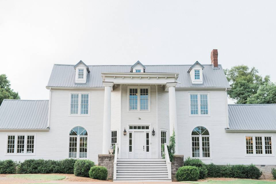 1472052695-544f986bfccf30d5-GrandaleManorWeddingPlannerMeeting-1.jpeg