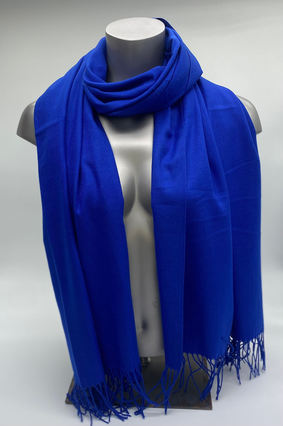 Miniature : Écharpe basique unie ultra douce N°28 – BLEU ÉLECTRIQUE