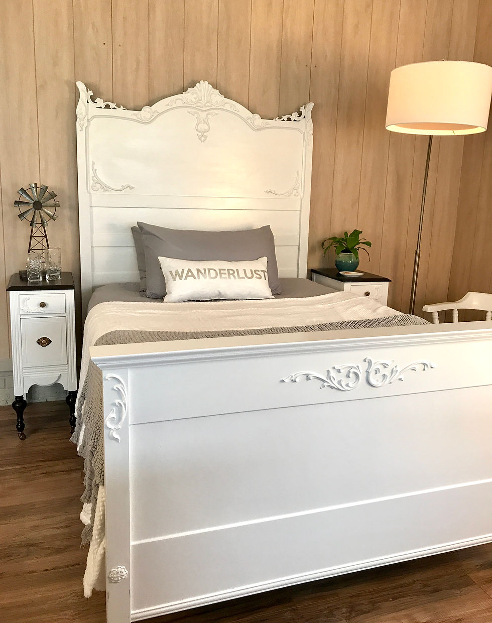 Thumbnail: Dreamy bedroom set in Snow White