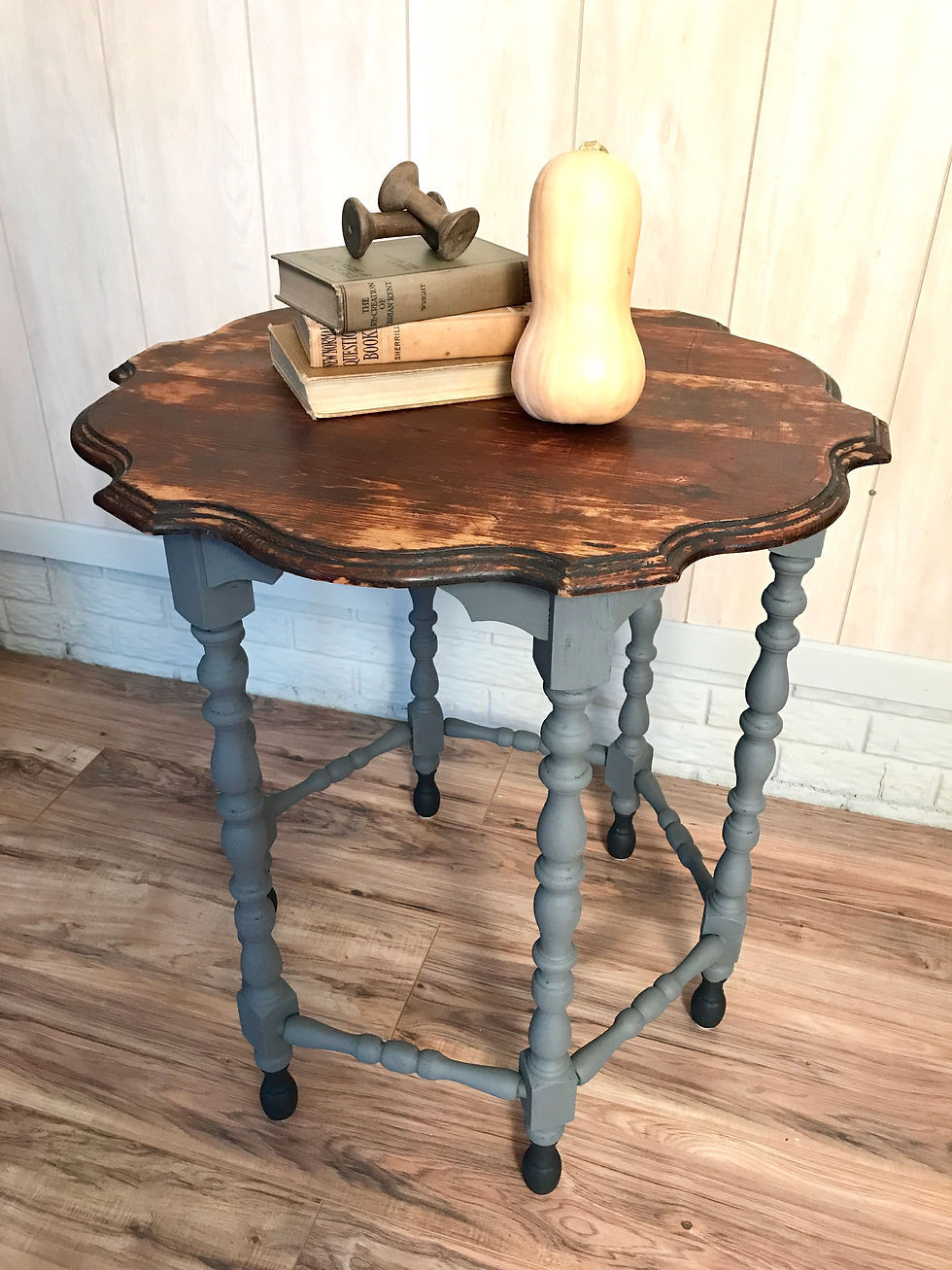 Thumbnail: Rustic high round table