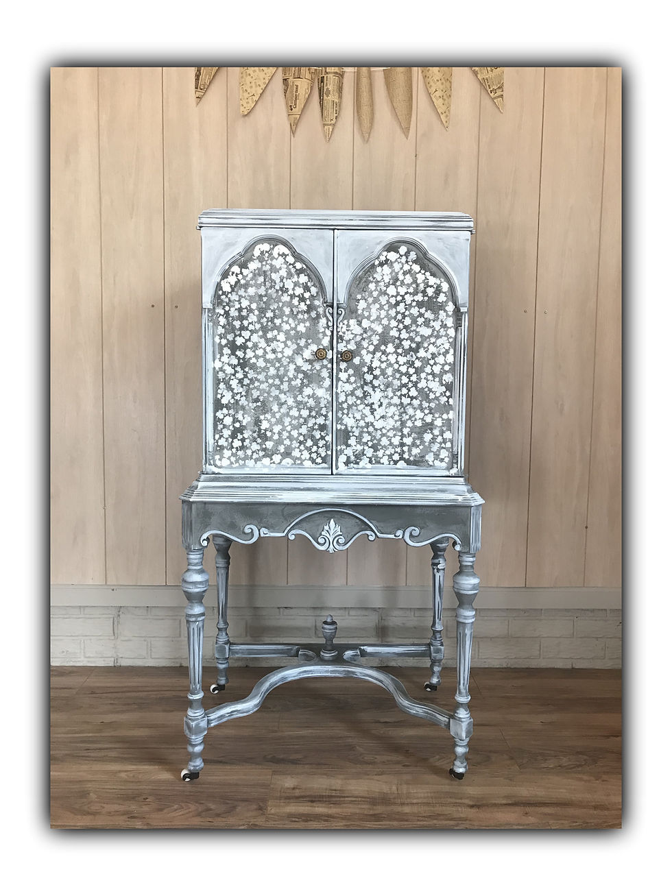Thumbnail: Whimsical radio cabinet