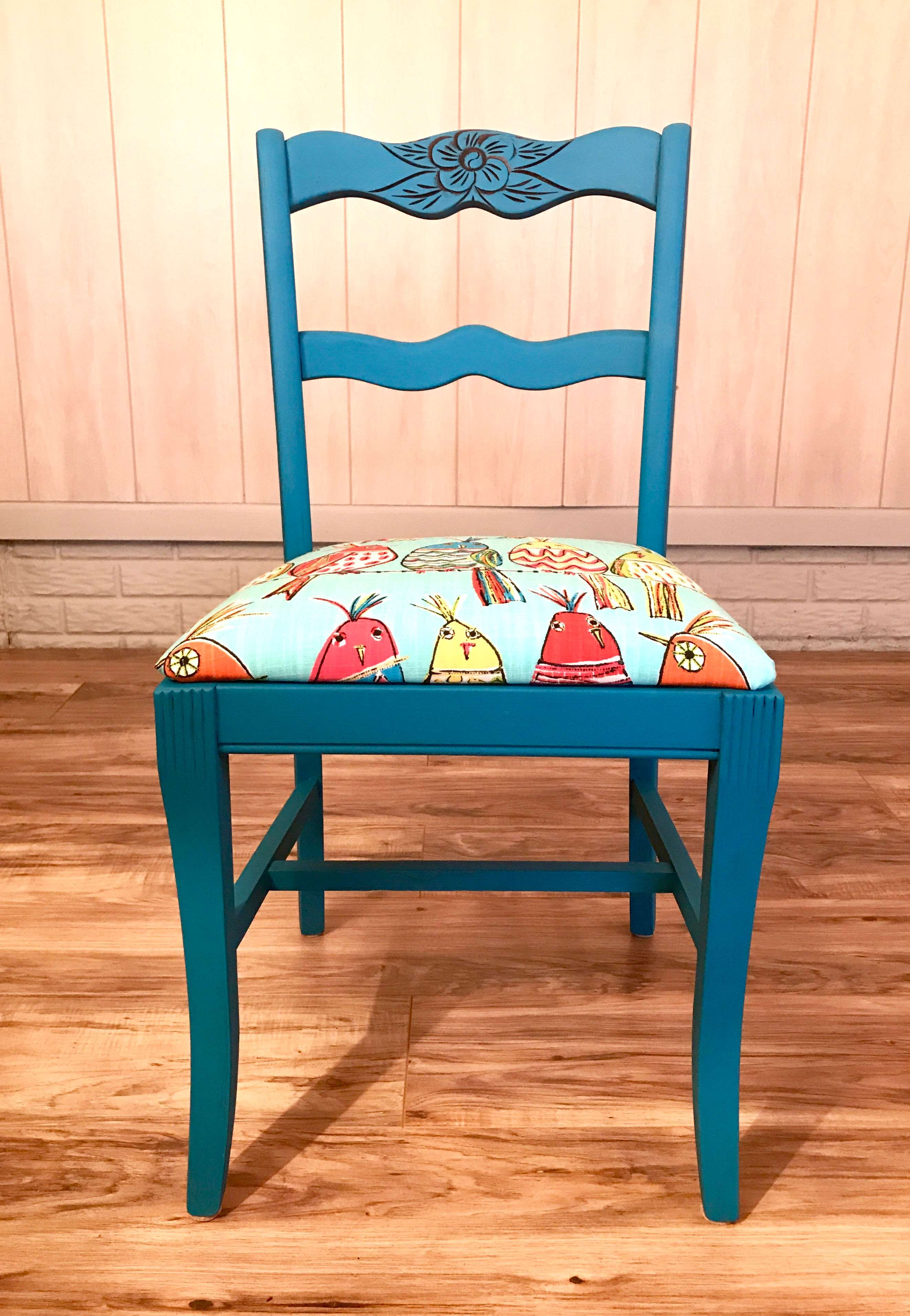 Fun accent chair birds and roses - peacock