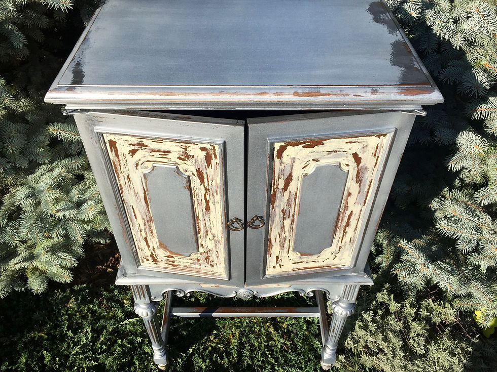 Thumbnail: Vintage radio cabinet bar