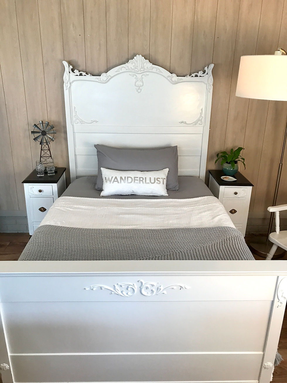 Thumbnail: Dreamy bedroom set in Snow White