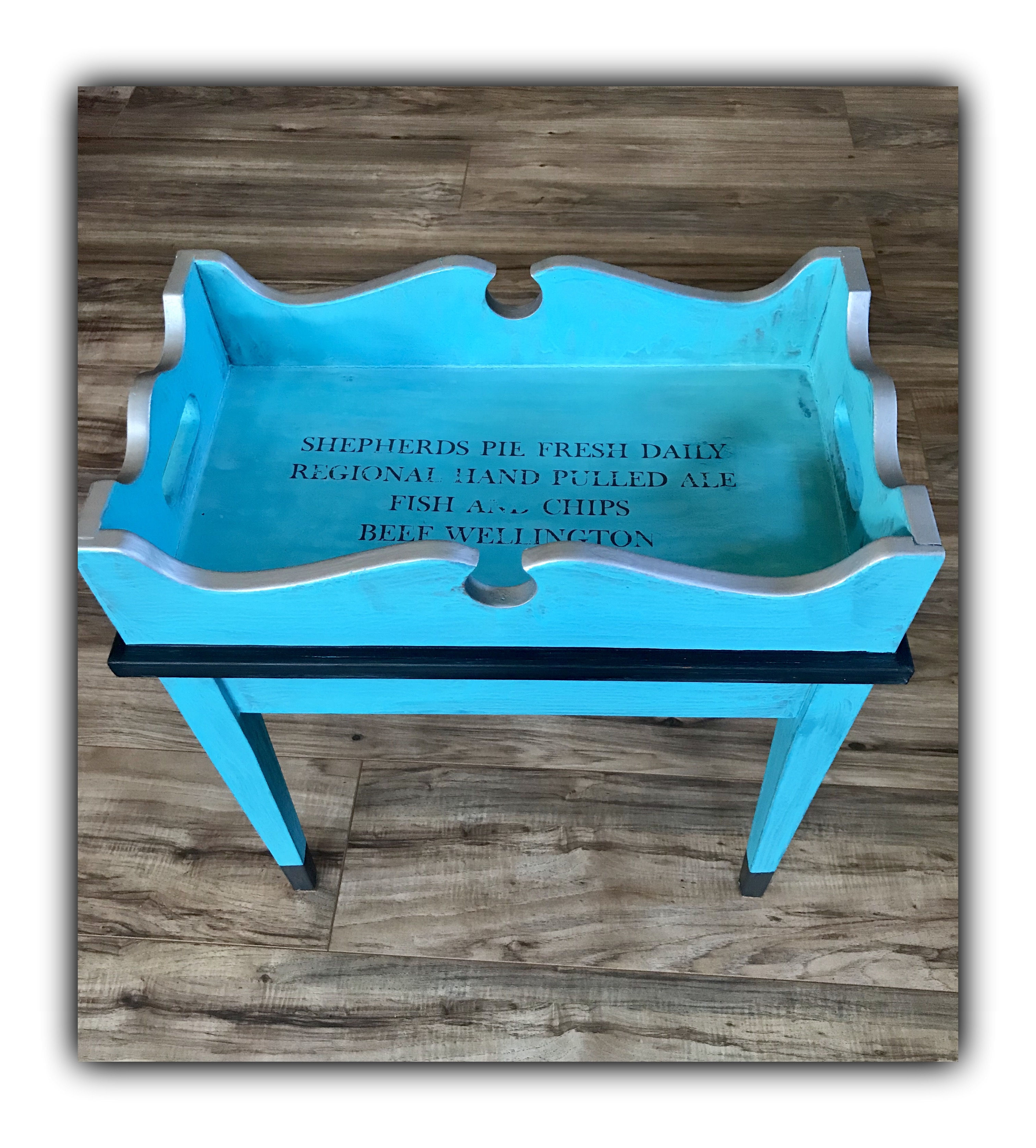 Accent trey table