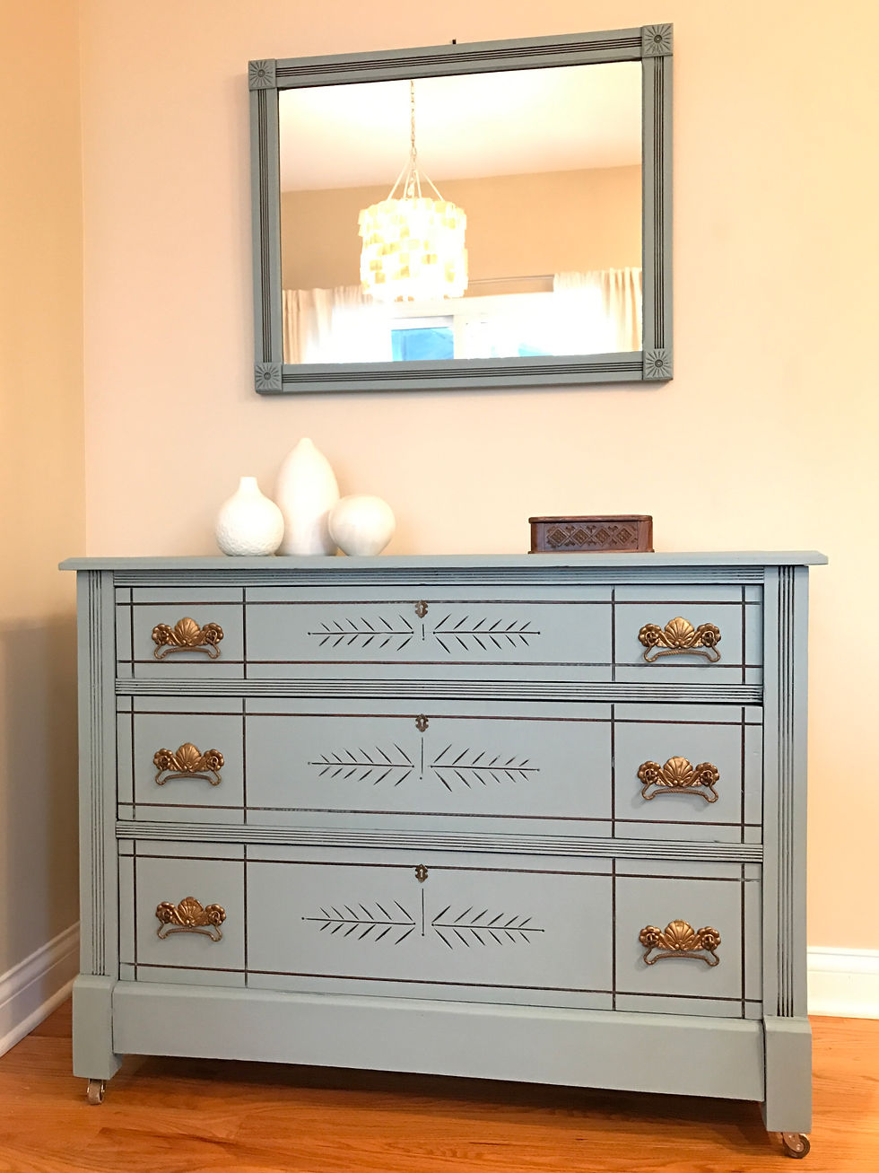 Thumbnail: Plaid design chest and mirror set