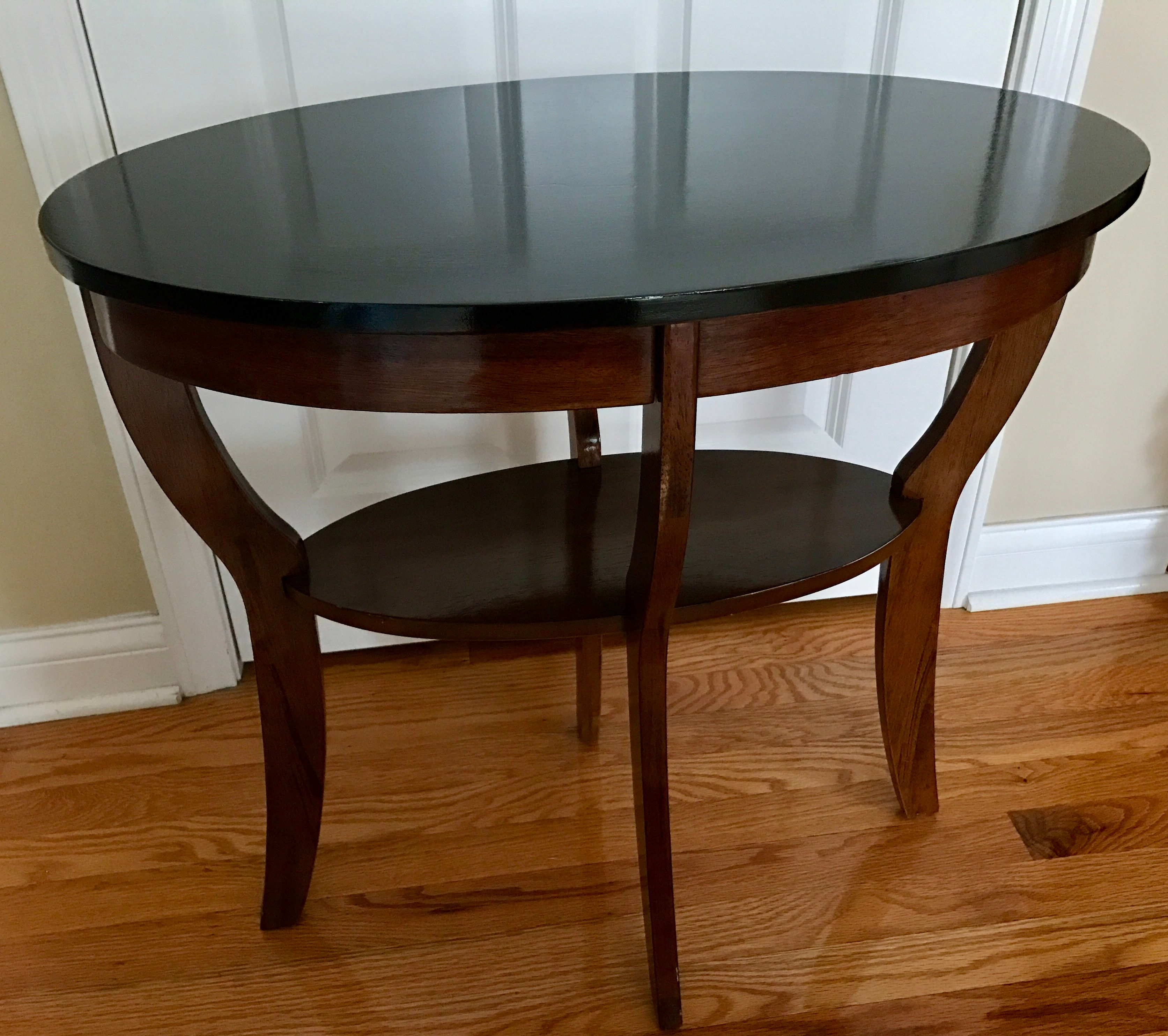 Oval accent table