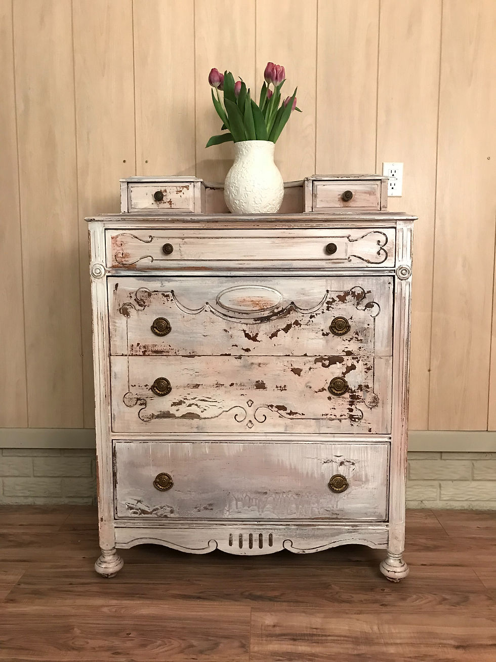 Thumbnail: Antique dresser trend setter