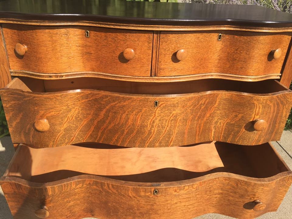 Thumbnail: Serpentine dresser