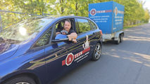 Fahrlehrer in Auto