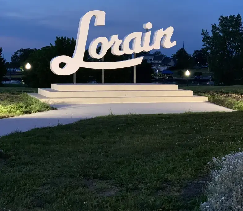 MJE-L-LORAINSIGNLIT-0604-03-rotated.webp