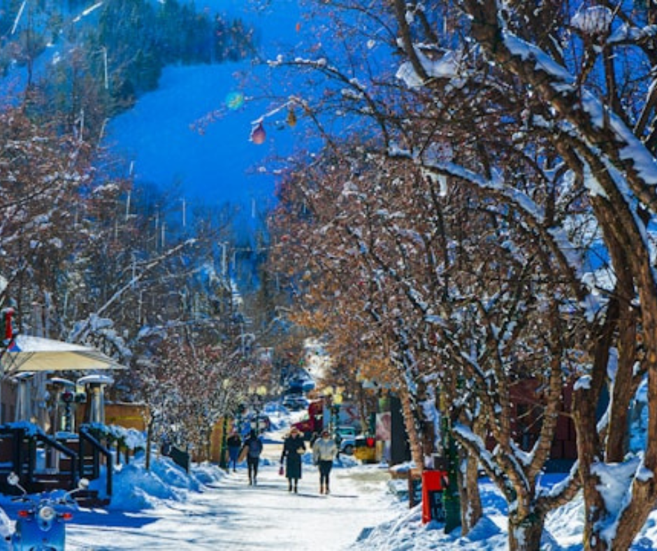 people-walking-in-snowy-village-in-Aspen-CO