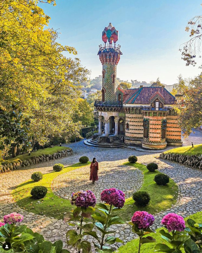 El Capricho De Gaudi, Comillas