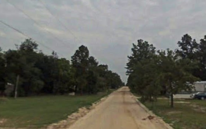 Wilma Anne Dr, a narrow two lane dirt road