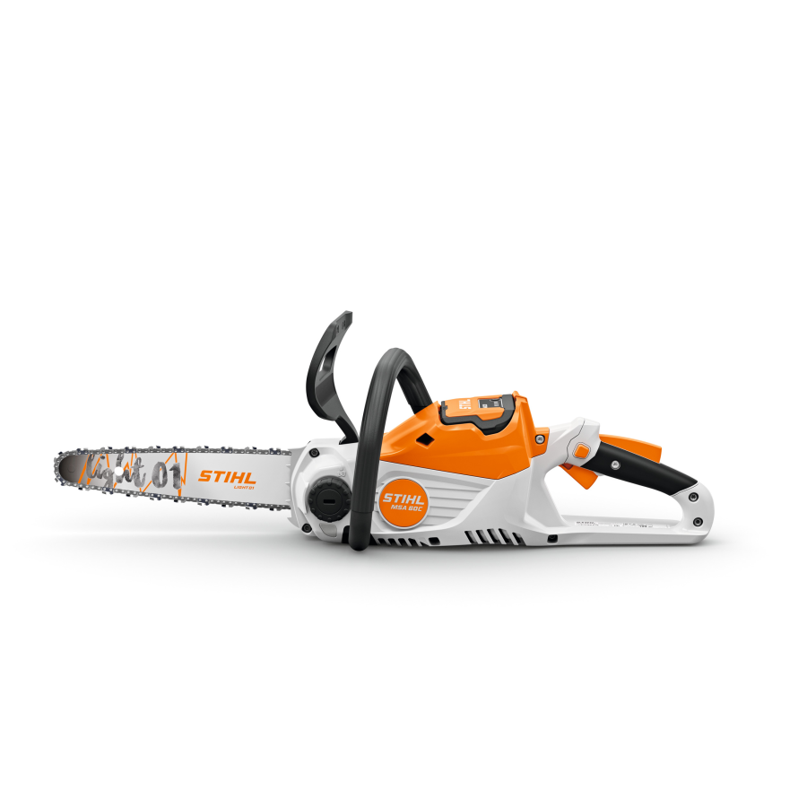 Tronçonneuse à batterie Stihl, orange et blanche, vue de profil.
