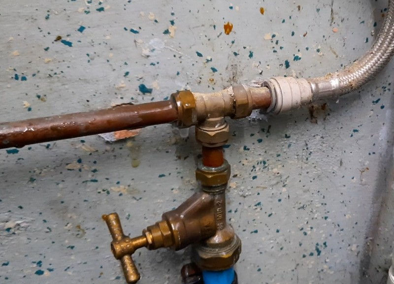 Change the stopcock (stop valve) on a LIVE mains water supply
