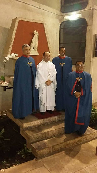 Cavaleiros e o Padre Dominicano
