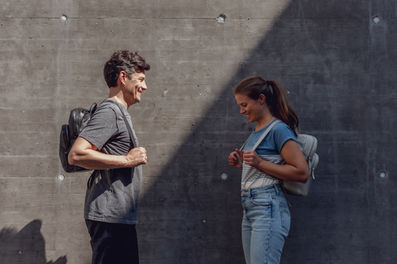 Models mit MAGGIE.B Taschen