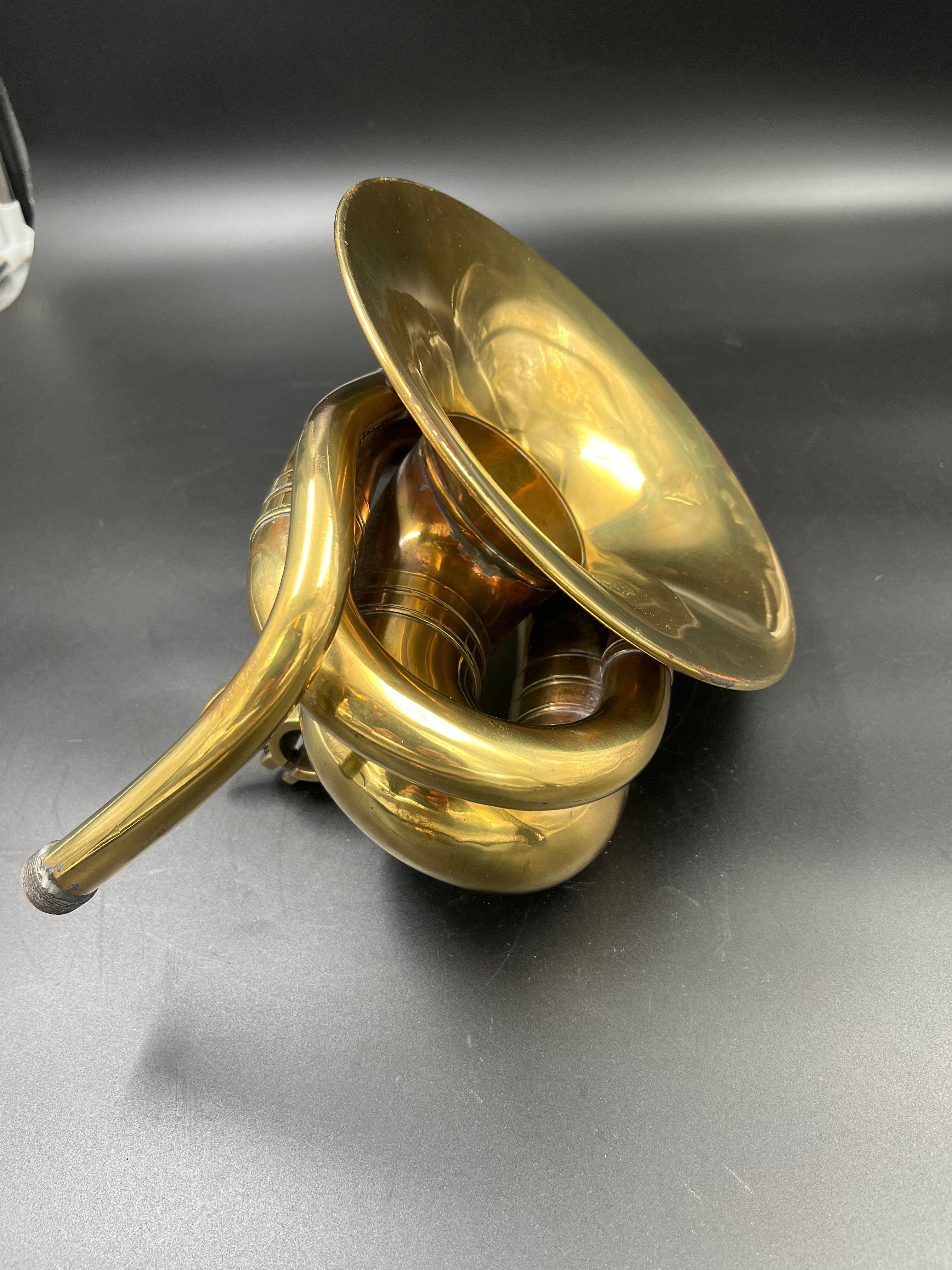 Large Double Twist Brass Horn