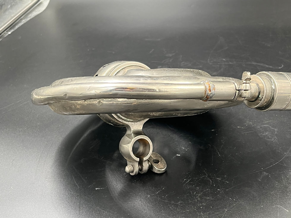 Thumbnail: Le Python Horn