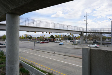 Puente peatonal que cruza la autopista Bangerter en la calle 4100 Sur.