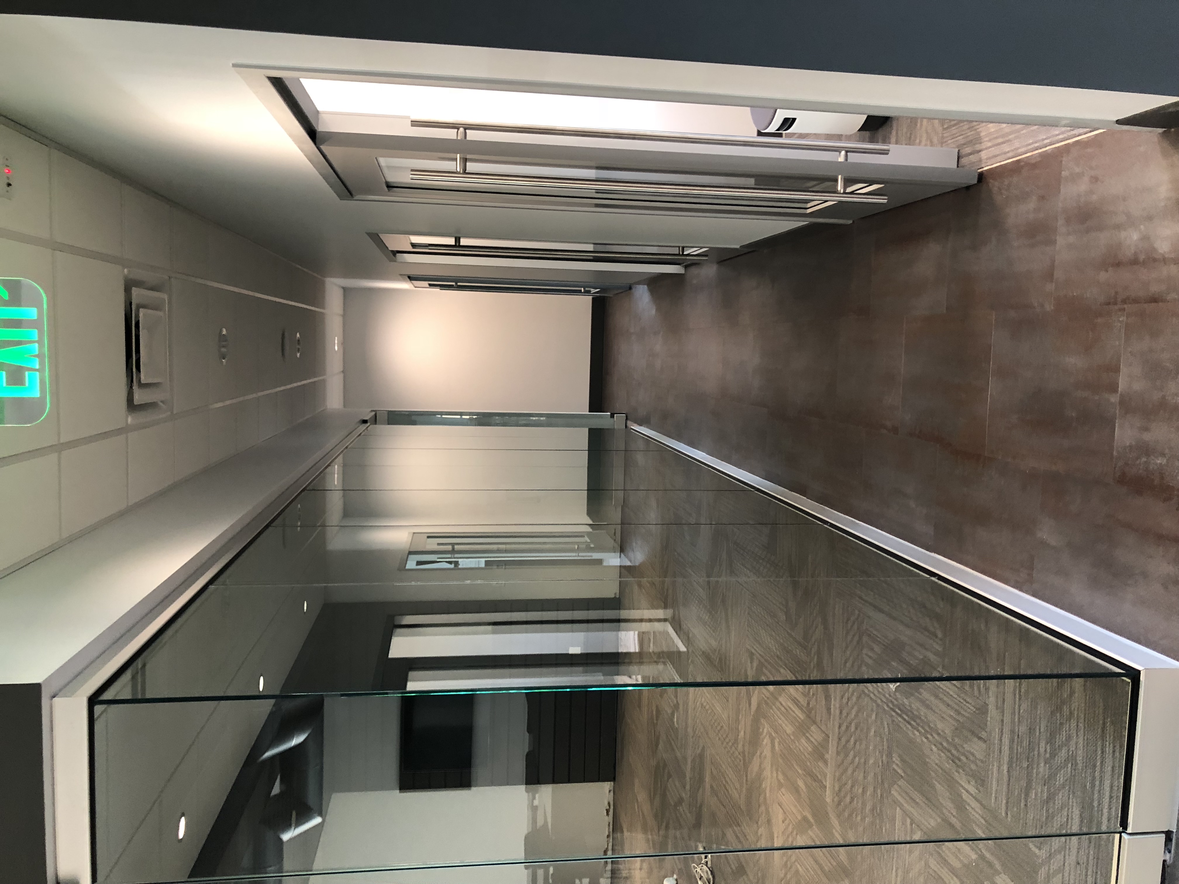 Glass and mirror shop Precision Glass Solutions Florida
